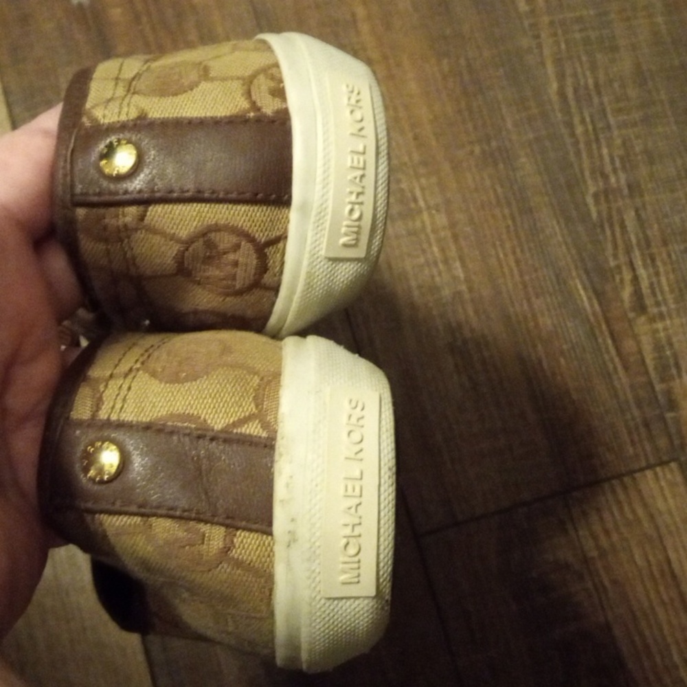 Michael Kors Tan/Brown Canvas Shoes . - Picture 7 of 7